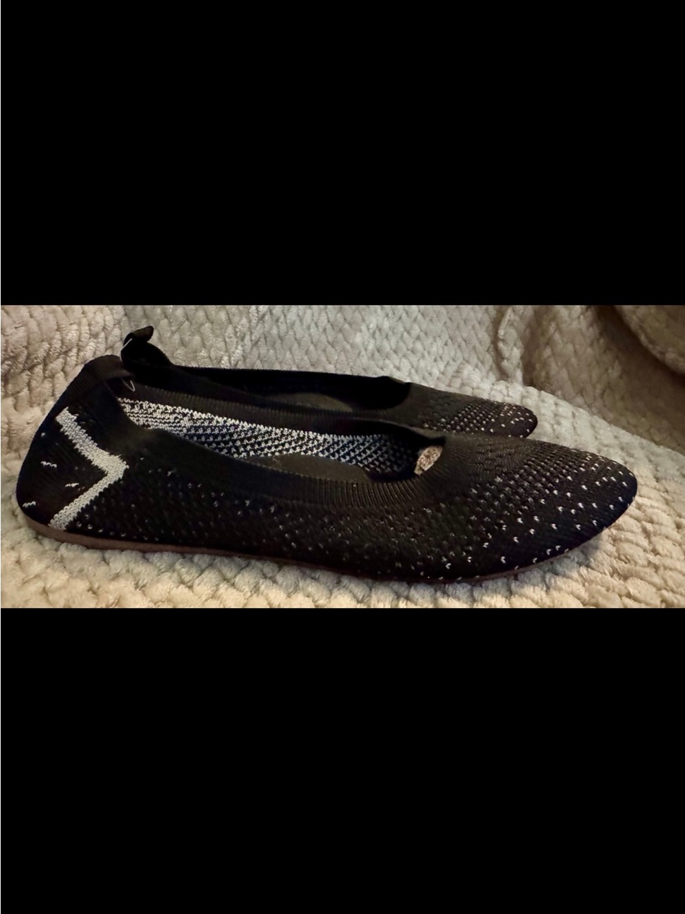 Women’s Black Knit Ballet Flats with Subtle Accent size 6